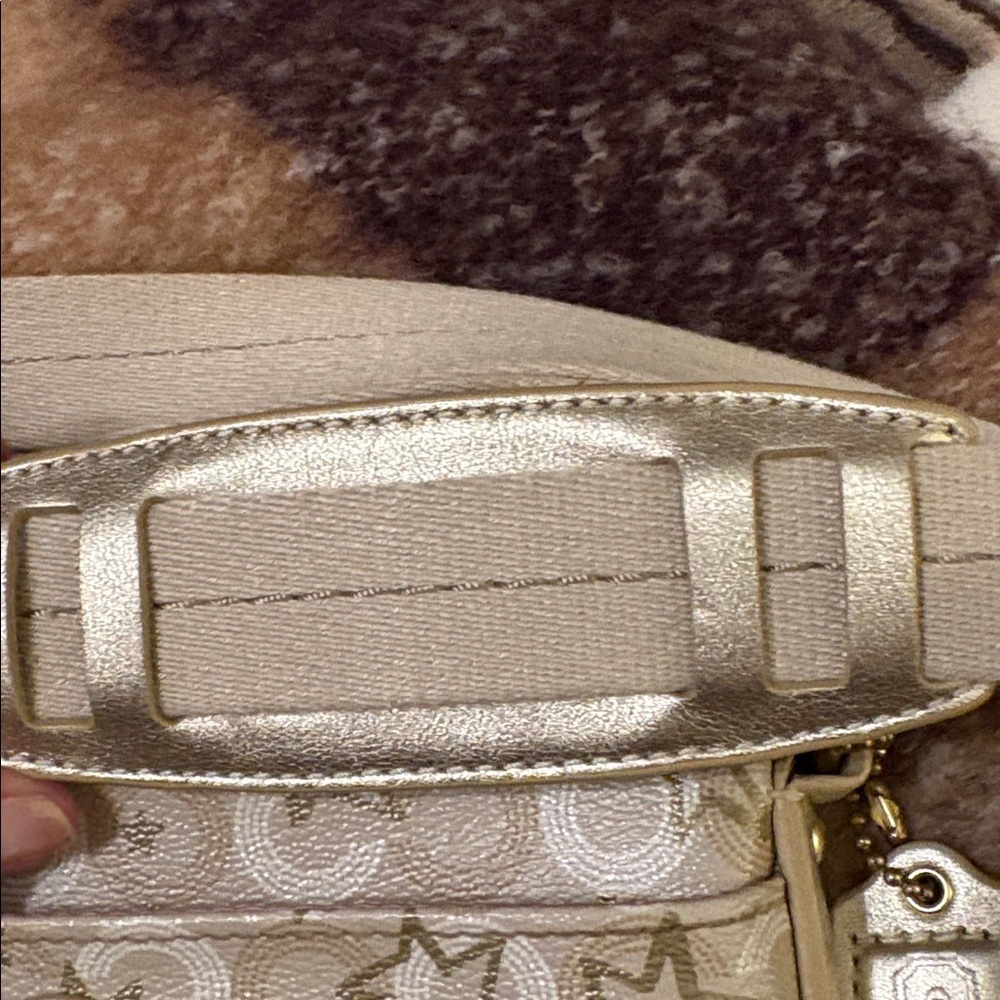 Coach Gold and Cream Waverly Snow Queen swing bag! - Picture 4 of 11